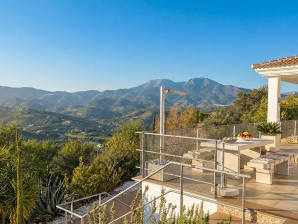 Villa for sale in Guaro