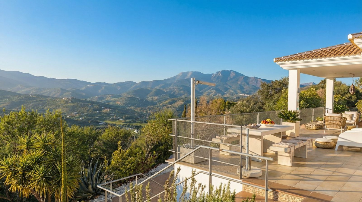 Villa for sale in Guaro