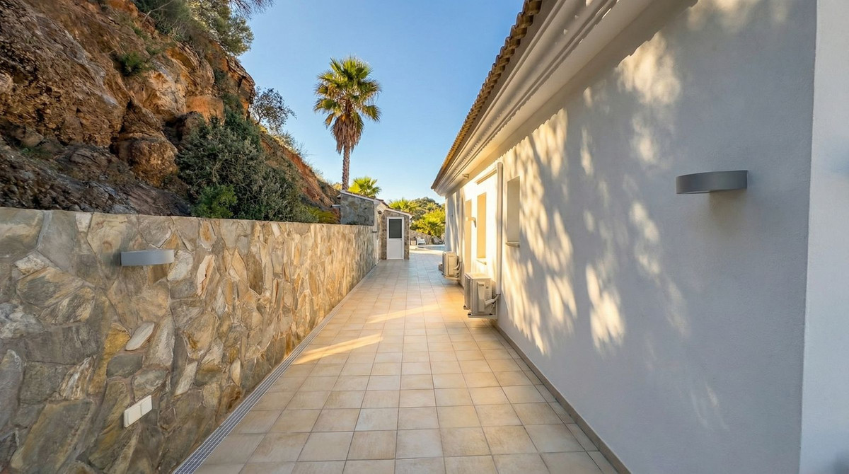 Villa for sale in Guaro