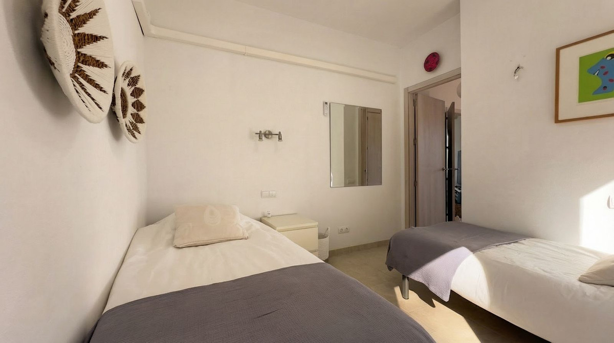Villa for sale in Guaro