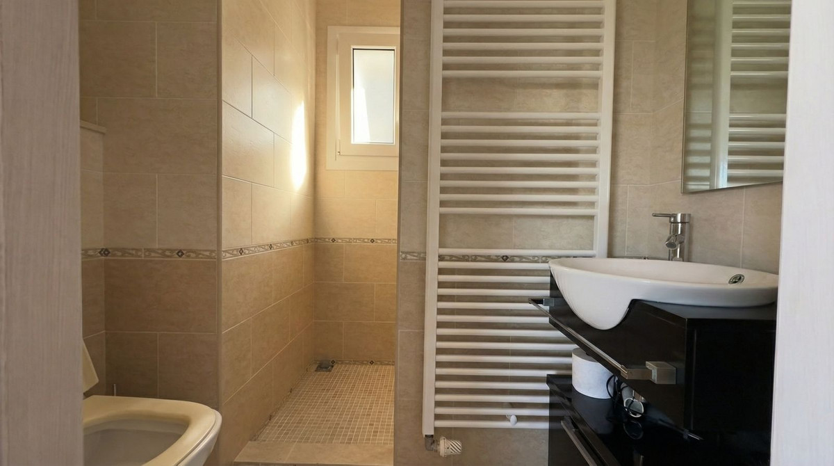 Villa for sale in Guaro