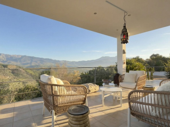 Villa for sale in Guaro