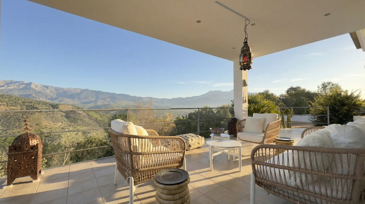 Villa for sale in Guaro