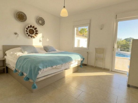 Villa for sale in Guaro