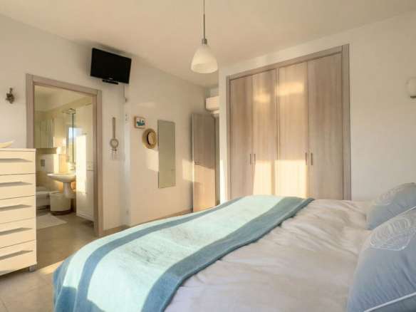 Villa for sale in Guaro