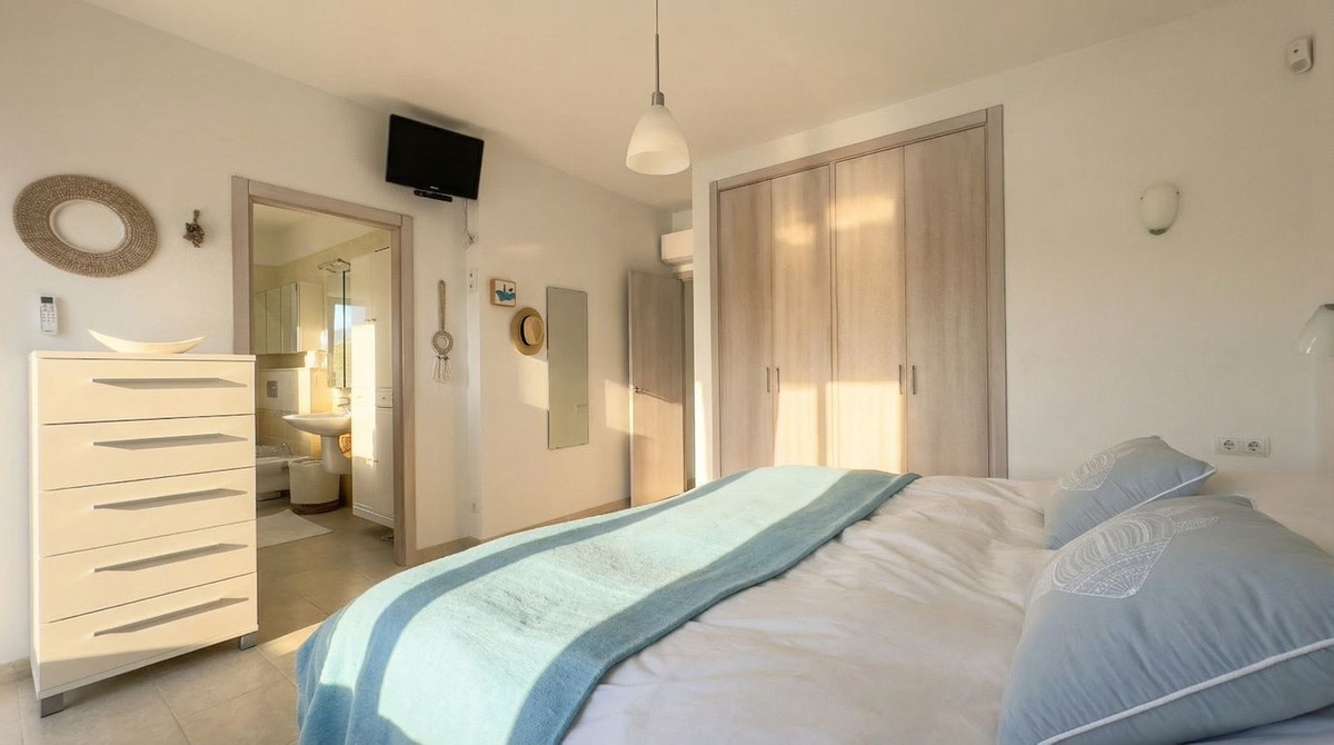 Villa for sale in Guaro