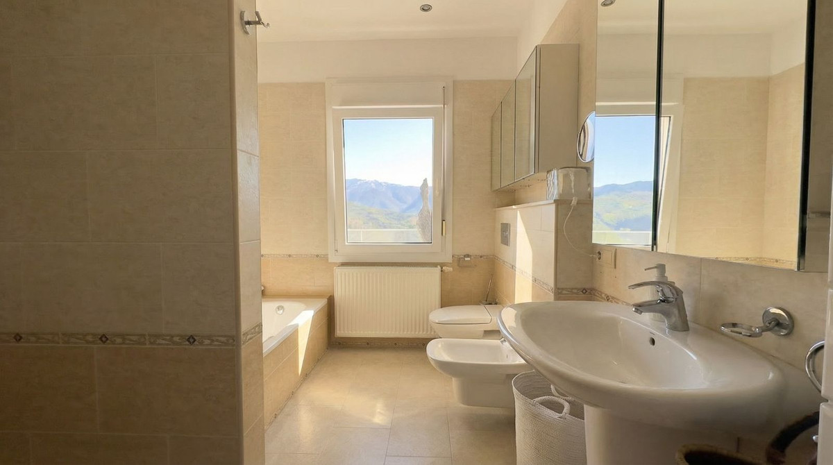 Villa for sale in Guaro