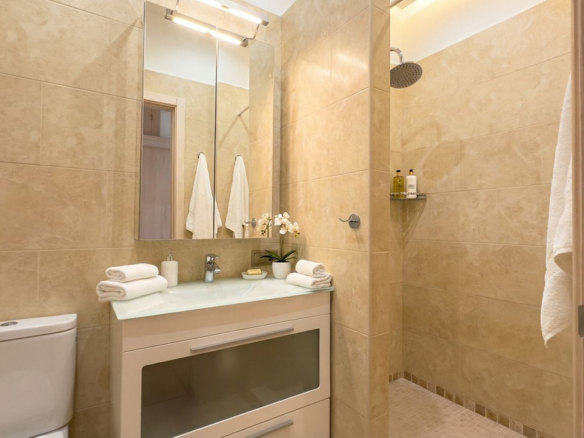 Villa for sale in Guaro