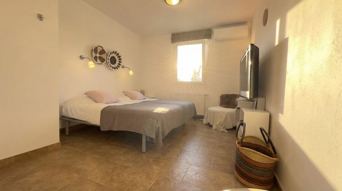 Villa for sale in Guaro