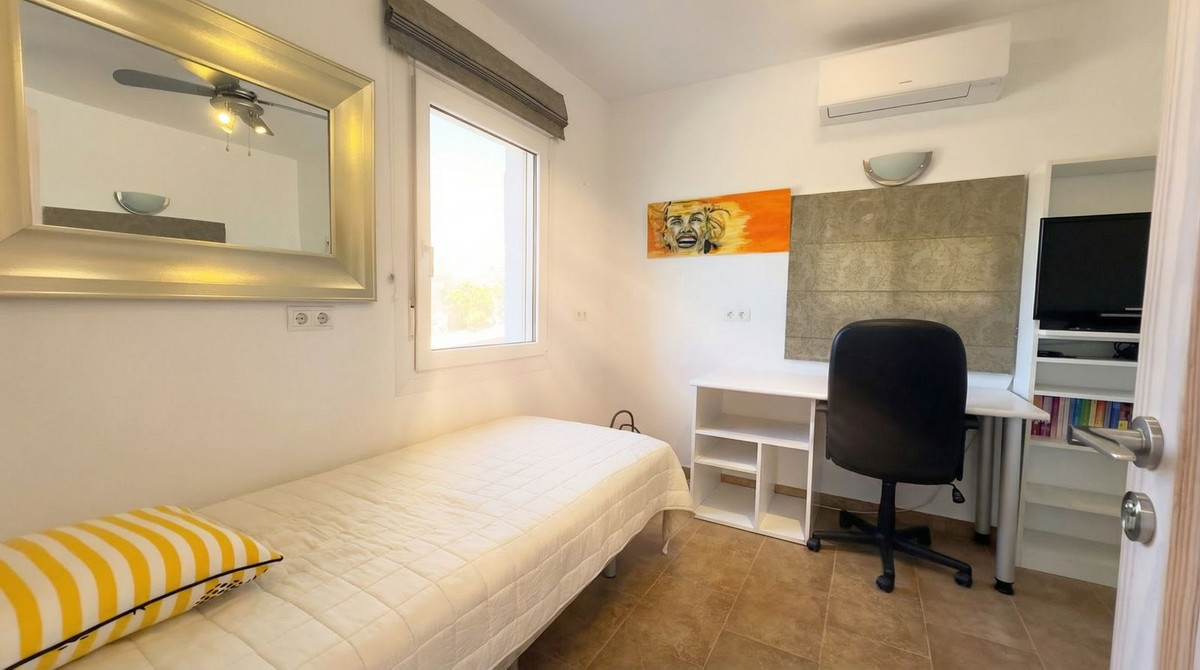 Villa for sale in Guaro