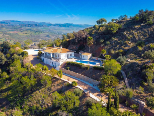 Villa for sale in Guaro