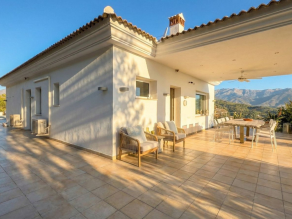 Villa for sale in Guaro