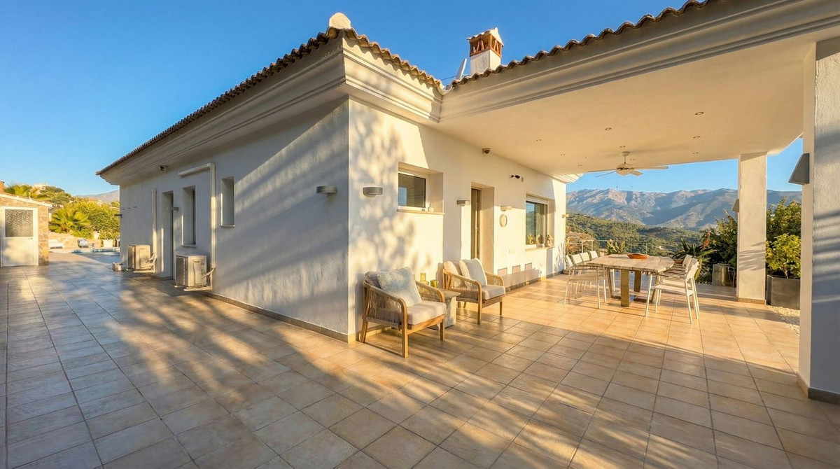 Villa for sale in Guaro