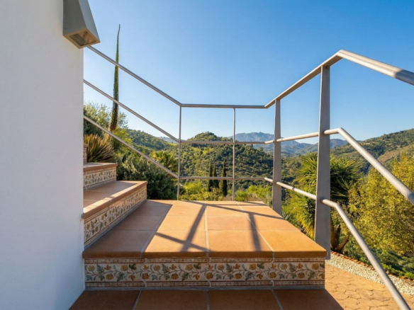 Villa for sale in Guaro