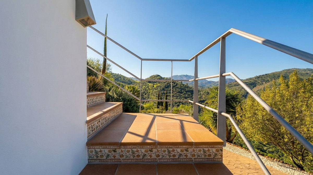 Villa for sale in Guaro