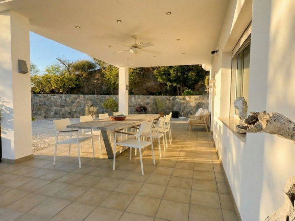 Villa for sale in Guaro