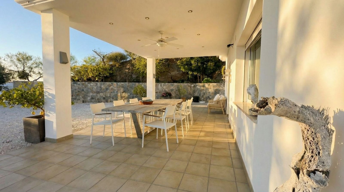 Villa for sale in Guaro