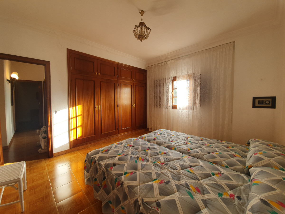 Villa for sale in Guaro