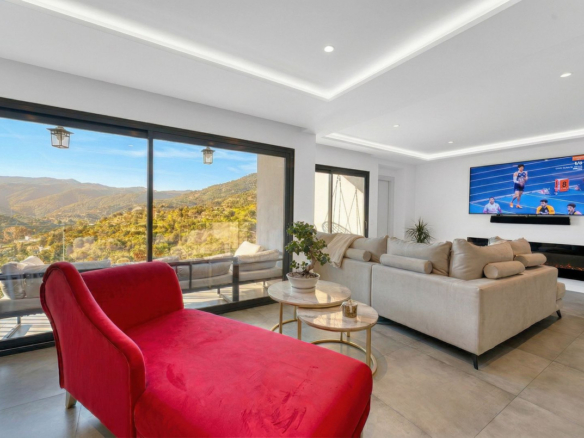 Villa for sale in Istán