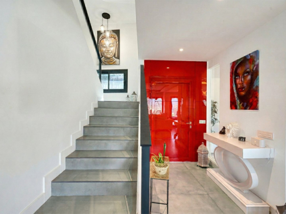 Villa for sale in Istán