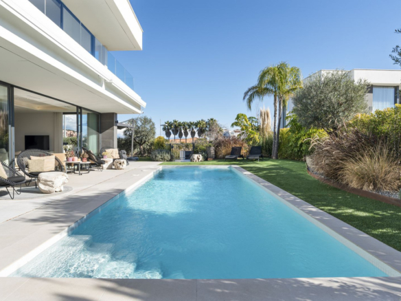 Villa for sale in Manilva