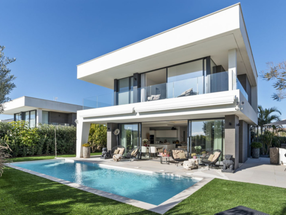 Villa for sale in Manilva