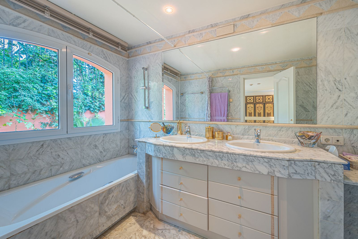 Villa for sale in Marbella
