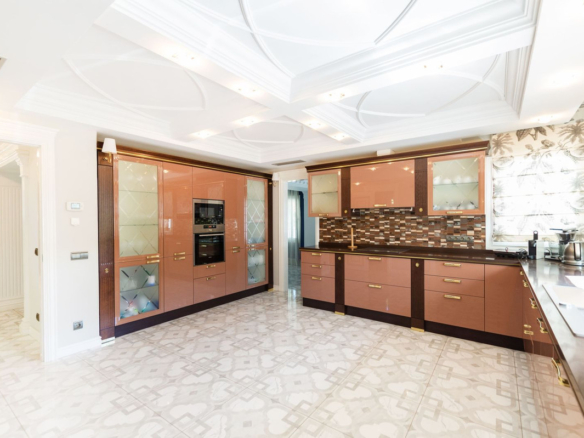 Villa for sale in Marbella