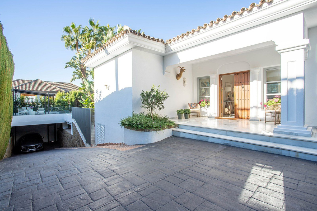 Villa for sale in Marbella