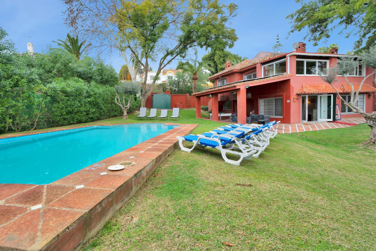 Villa-in-Marbella-Ref-R4649023 Villa for sale in Marbella