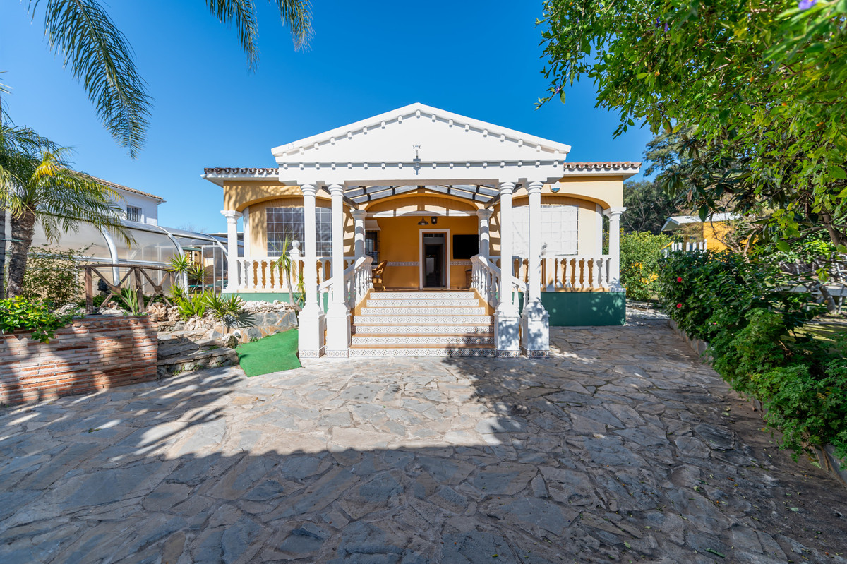 Villa-in-Marbella-Ref-R4905580 Villa for sale in Marbella