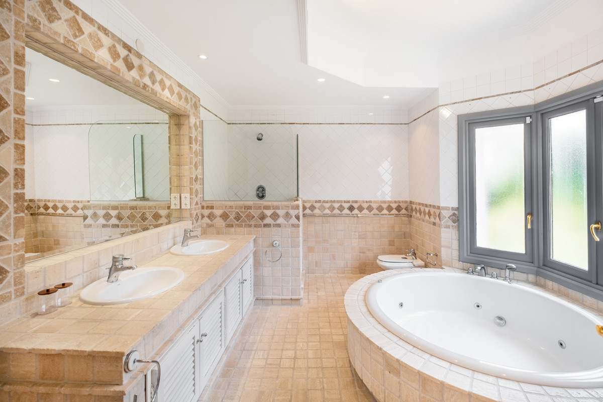 Villa for sale in Marbella