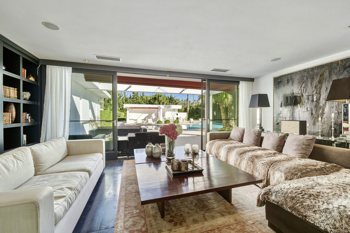 Villa-in-Marbella-Ref-R5213677 Villa for sale in Marbella