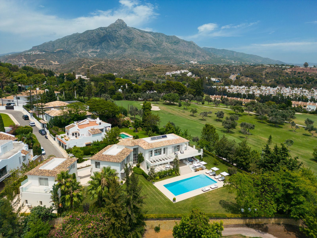 Villa-in-Marbella-Ref-R5321779 Villa for sale in Marbella