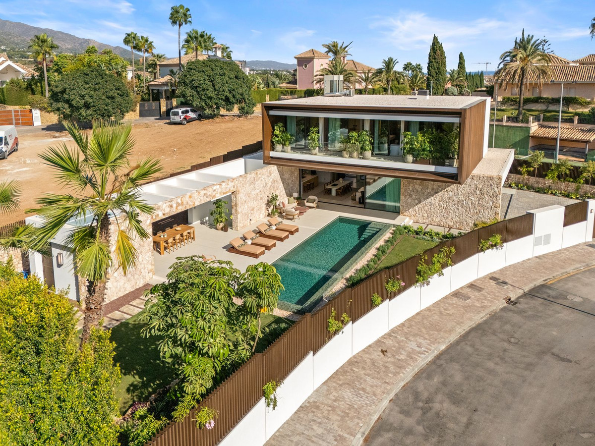 Villa-in-Marbella-Ref-R5322553 Villa for sale in Marbella