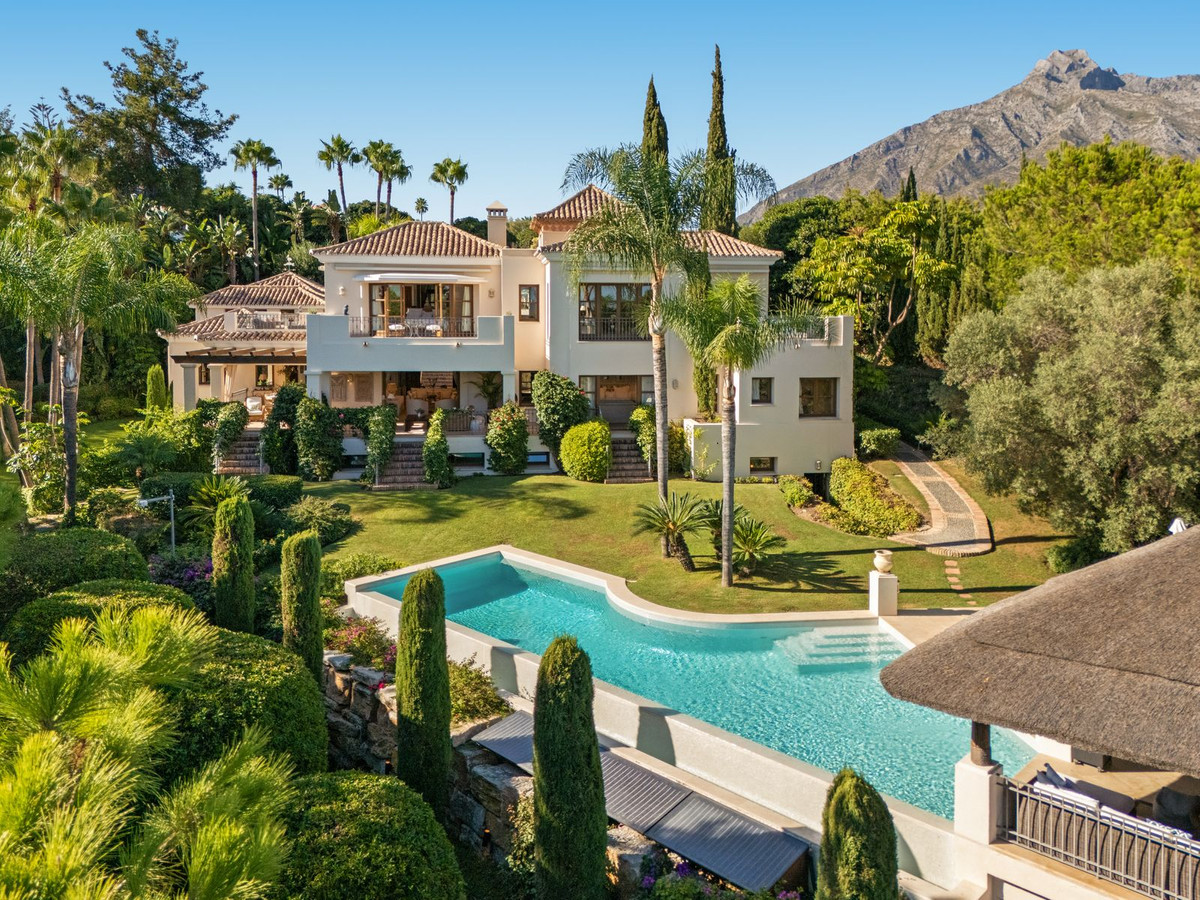 Villa-in-Marbella-Ref-R5324509 Villa for sale in Marbella