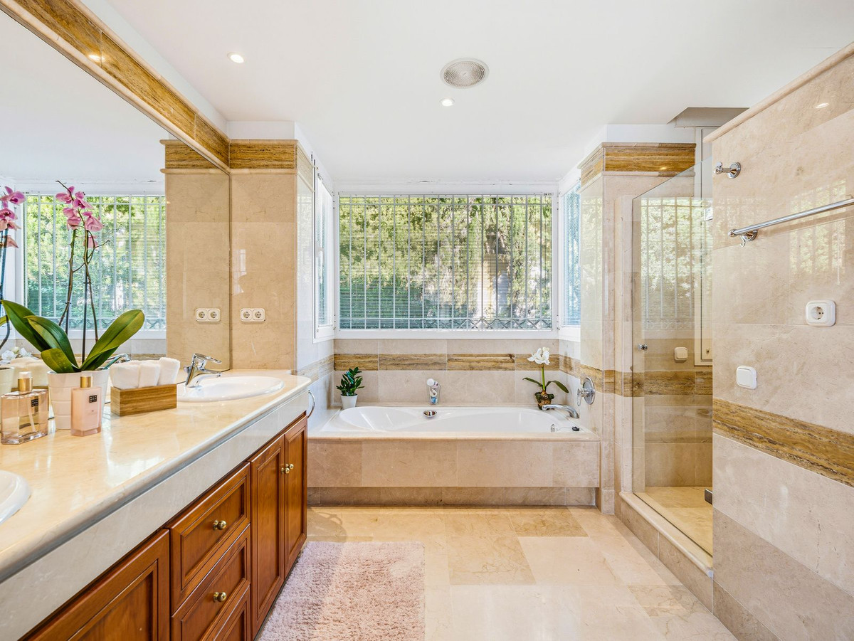 Villa for sale in Marbella