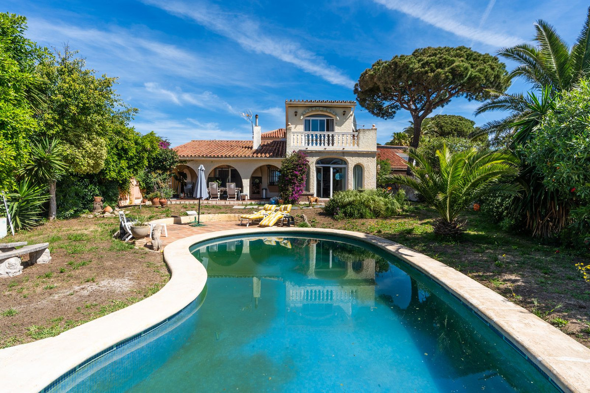 Villa-in-Marbella-Ref-R5351044 Villa for sale in Marbella
