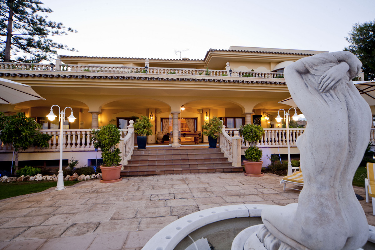 Villa for sale in Marbella