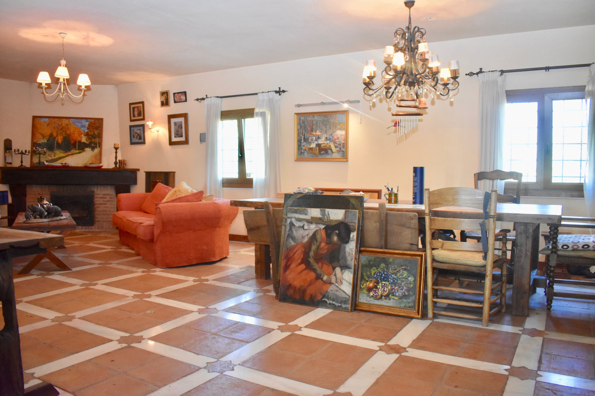 Villa for sale in Mijas