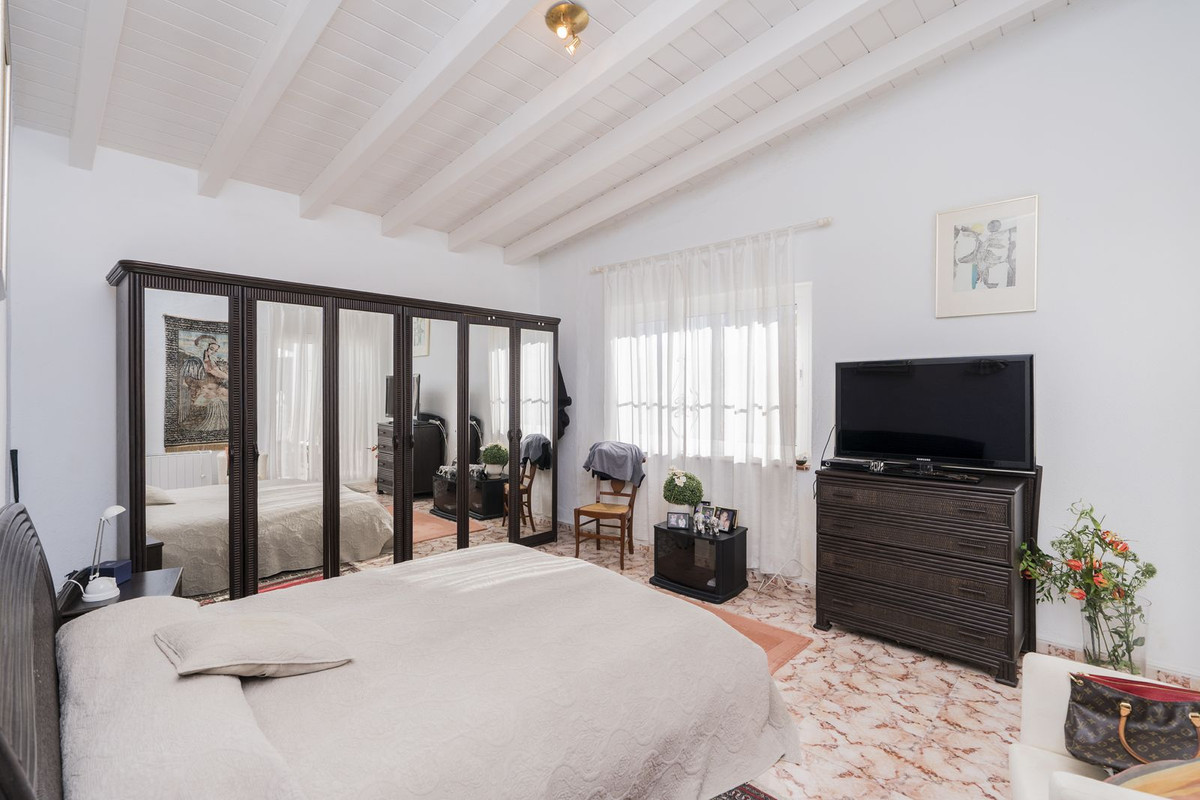 Villa for sale in Mijas