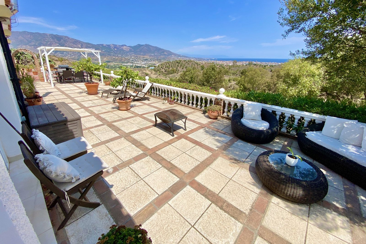 Villa for sale in Mijas