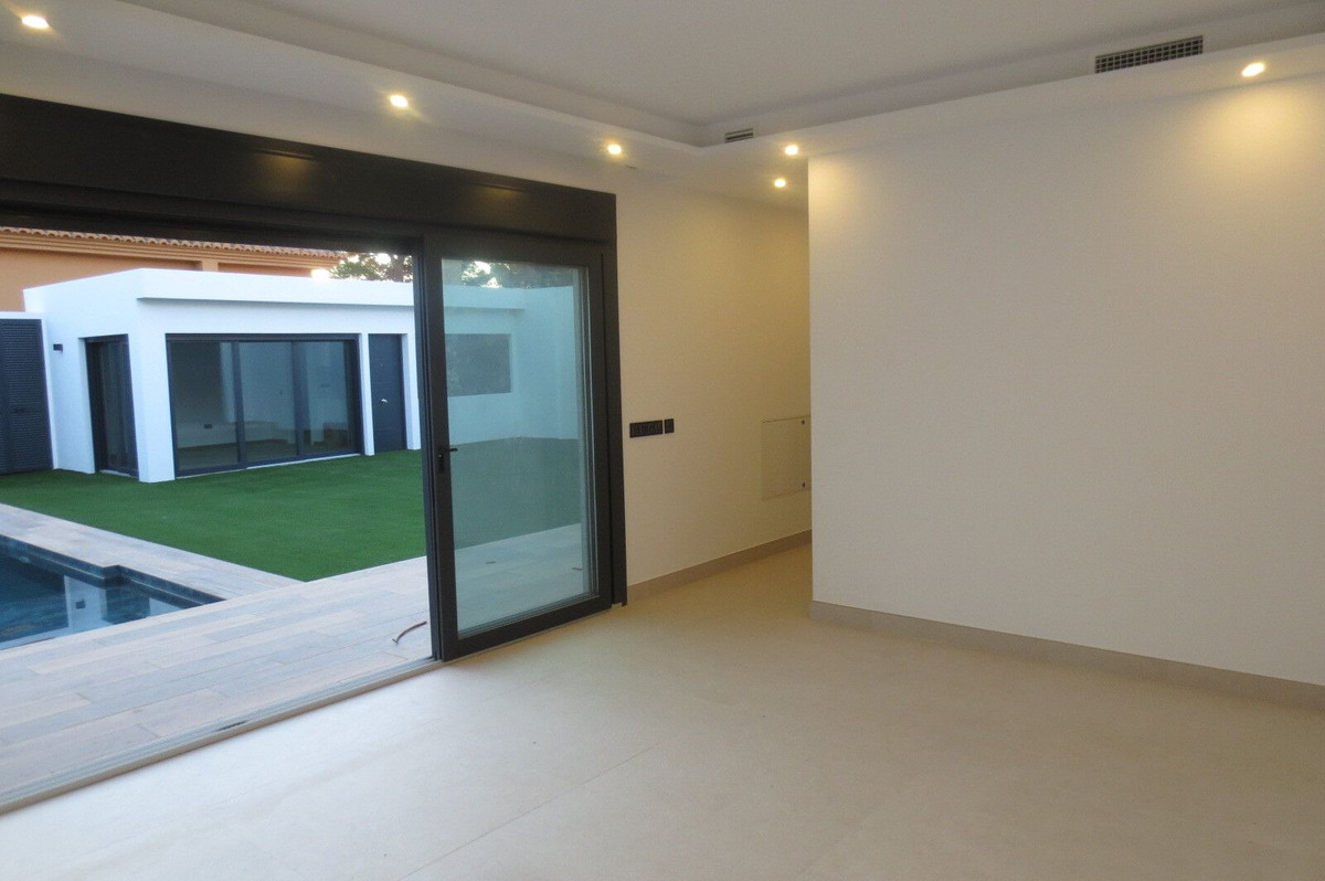 Villa for sale in Mijas