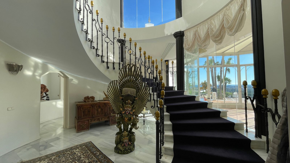 Villa for sale in Mijas