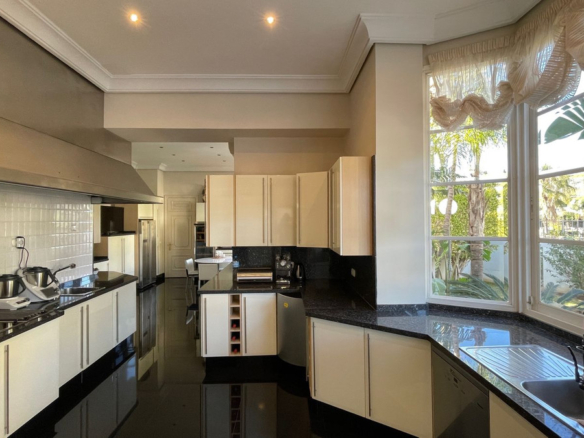 Villa for sale in Mijas