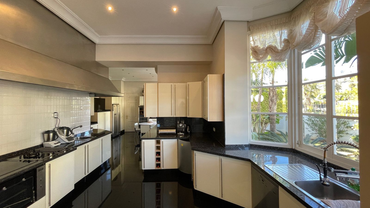 Villa for sale in Mijas