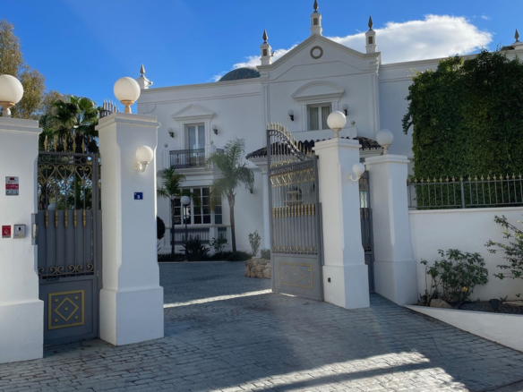Villa for sale in Mijas