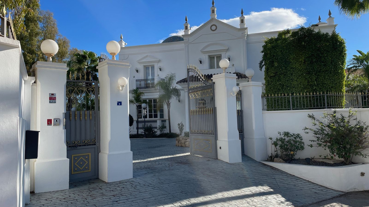 Villa for sale in Mijas