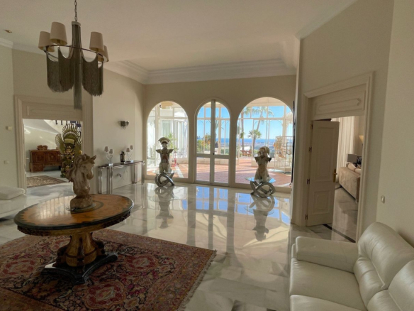 Villa for sale in Mijas