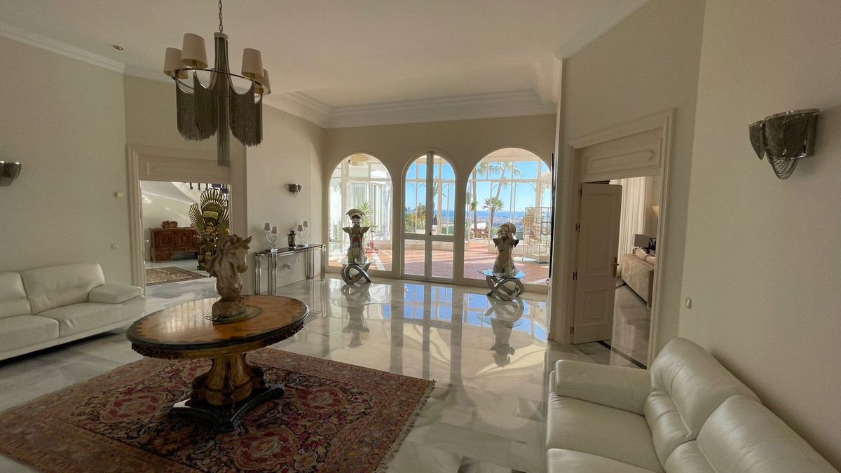 Villa for sale in Mijas